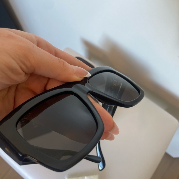 Black Gucci Logo Sunglasses - Picture 3 of 13
